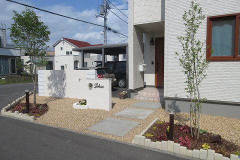 ライティング 、人工芝 塀