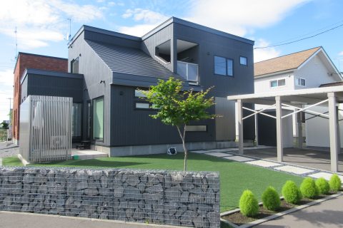 ドッドペイブ、黒玉砂利、人工芝、ガビオン