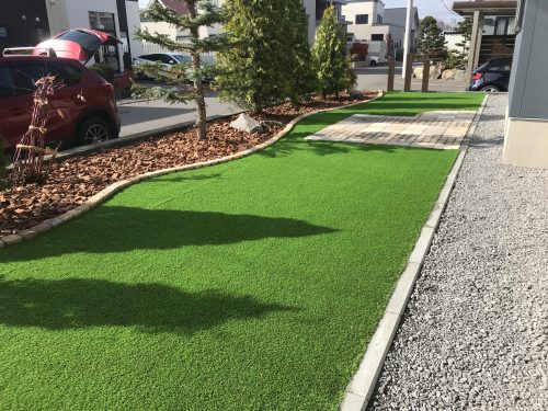人工芝　広場　すっきり
