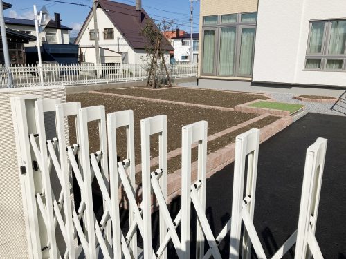 駐車場の入り口にゲート