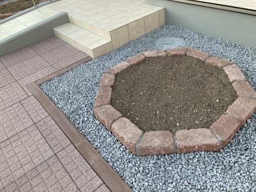 八角形のおしゃれな花壇