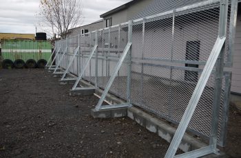 鉄製の防雪柵です
