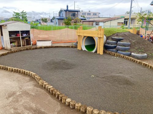 園庭の砂場やトンネル